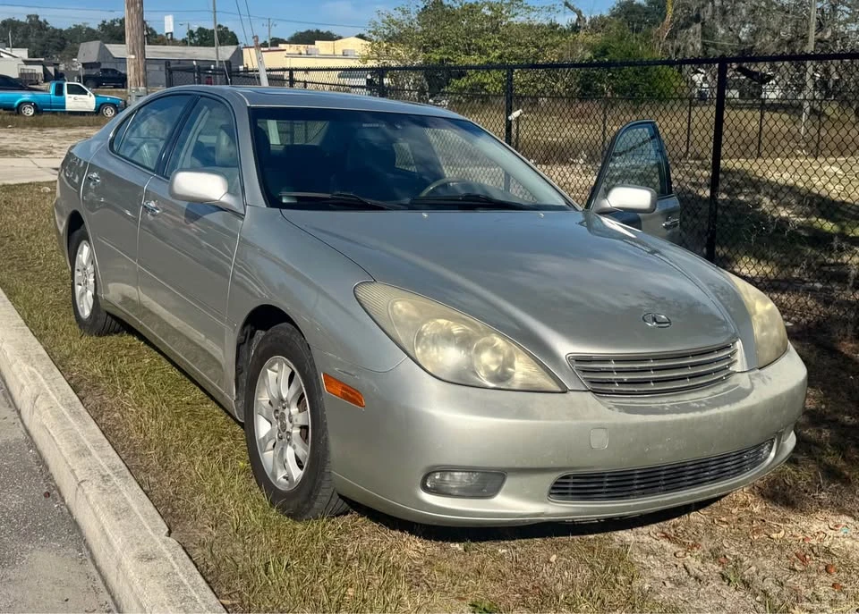 2003 Lexus ES 3rd Gen - Image 5 of 10