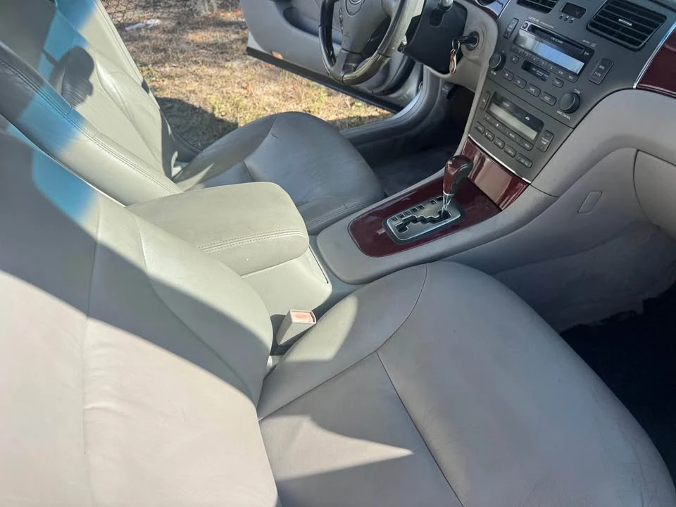 2003 Lexus ES 3rd Gen - Image 6 of 10