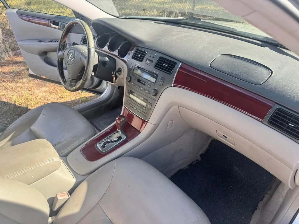 2003 Lexus ES 3rd Gen - Image 7 of 10