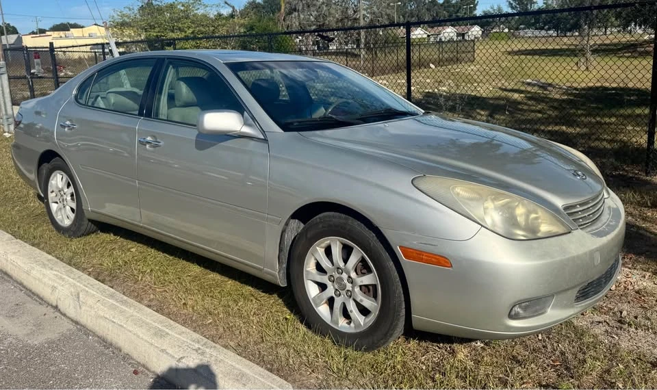 2003 Lexus ES 3rd Gen - Image 2 of 10