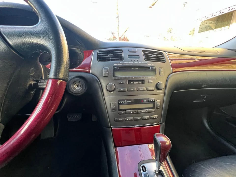 2003 Lexus ES 3rd Gen - Image 2 of 11