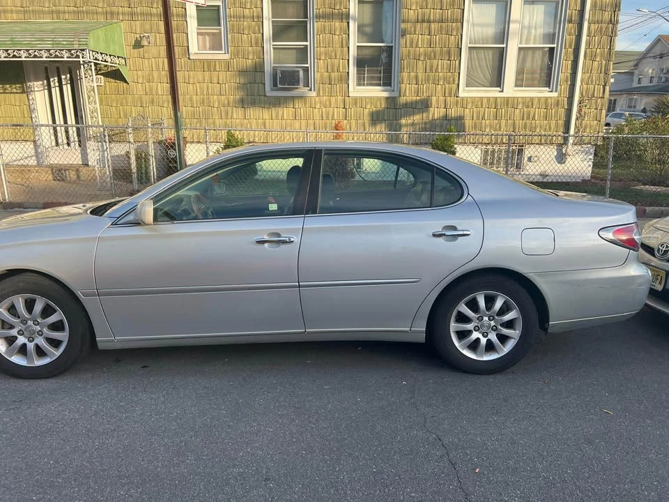 2003 Lexus ES 3rd Gen - Image 9 of 11