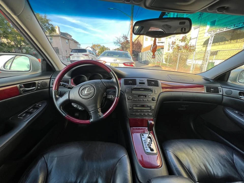 2003 Lexus ES 3rd Gen - Image 10 of 11