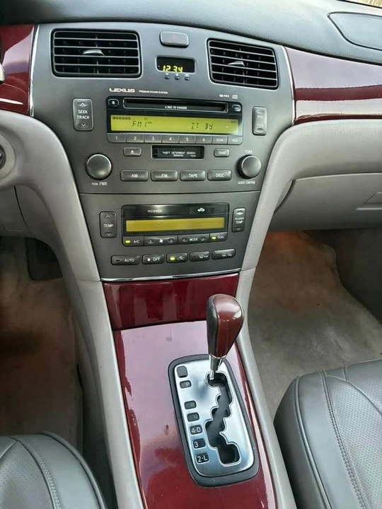2003 Lexus ES 3rd Gen - Image 11 of 15