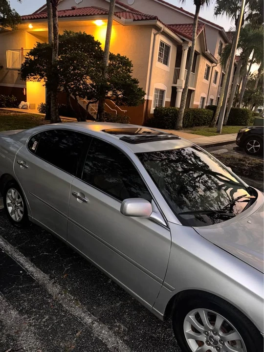2003 Lexus ES 3rd Gen - Image 2 of 3