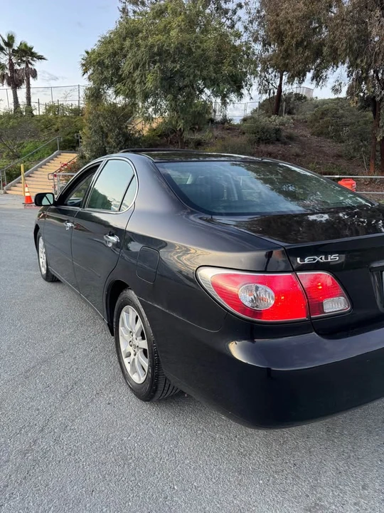 2003 Lexus ES 3rd Gen - Image 2 of 19