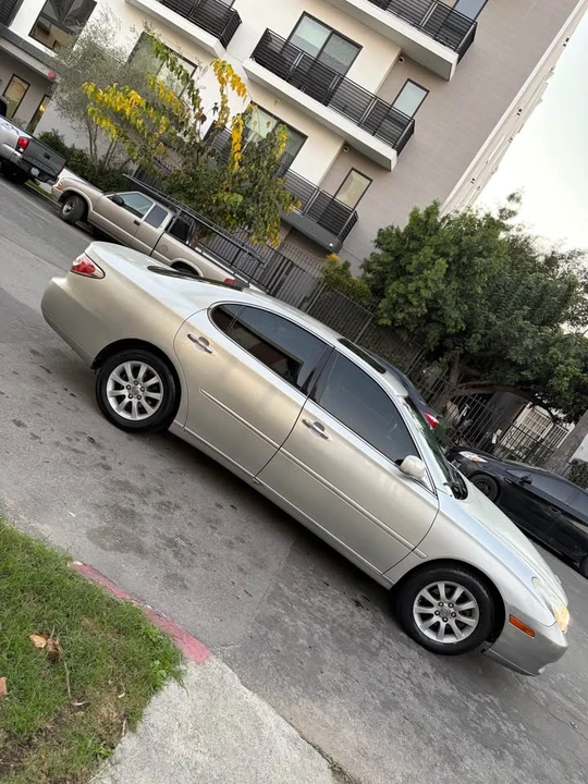 2003 Lexus ES 4th Gen - Image 5 of 11
