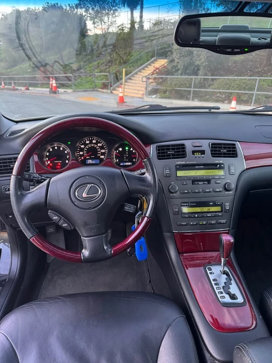 2003 Lexus ES 3rd Gen - Image 13 of 19