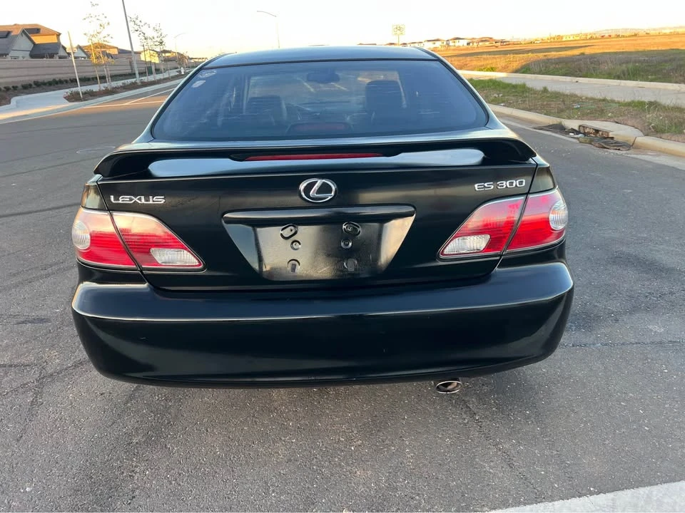 2003 Lexus ES 3rd Gen - Image 11 of 20