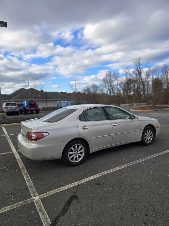 2003 Lexus ES 4th Gen - Image 2 of 14
