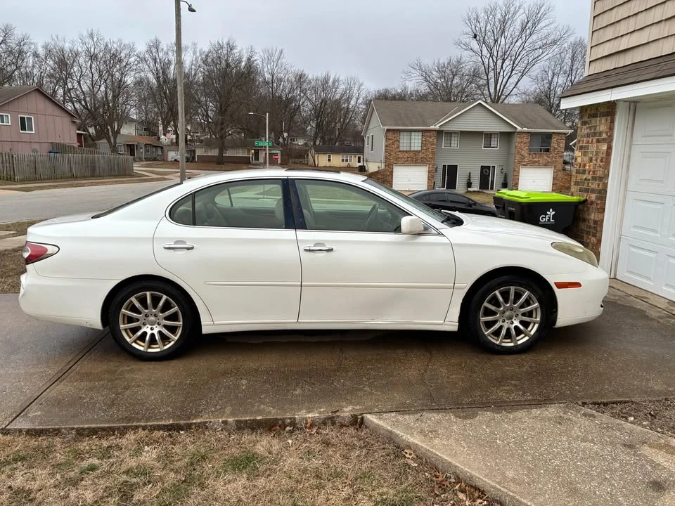 2003 Lexus ES 3rd Gen - Image 3 of 10