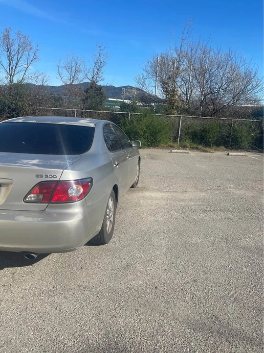 2003 Lexus ES 3rd Gen - Image 7 of 11