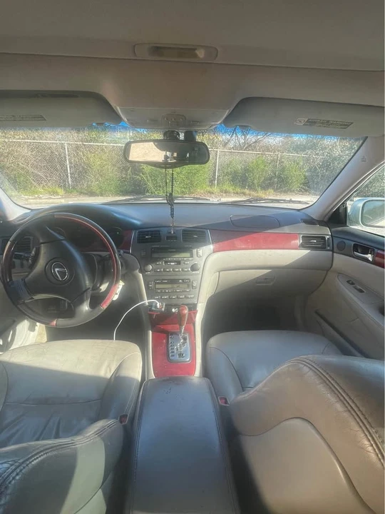 2003 Lexus ES 3rd Gen - Image 2 of 11