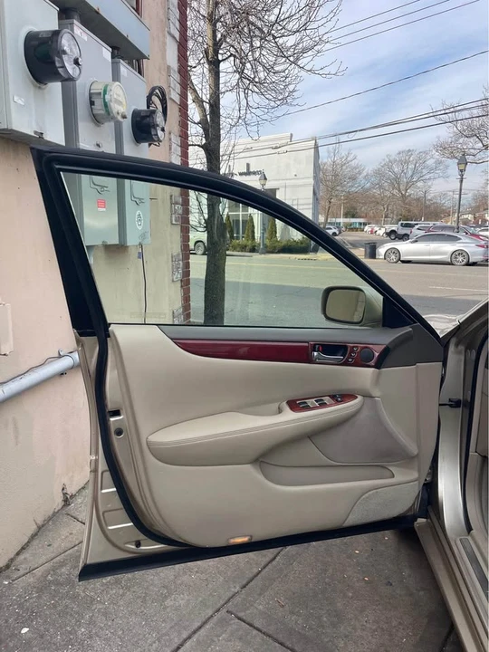 2003 Lexus ES 3rd Gen - Image 11 of 13