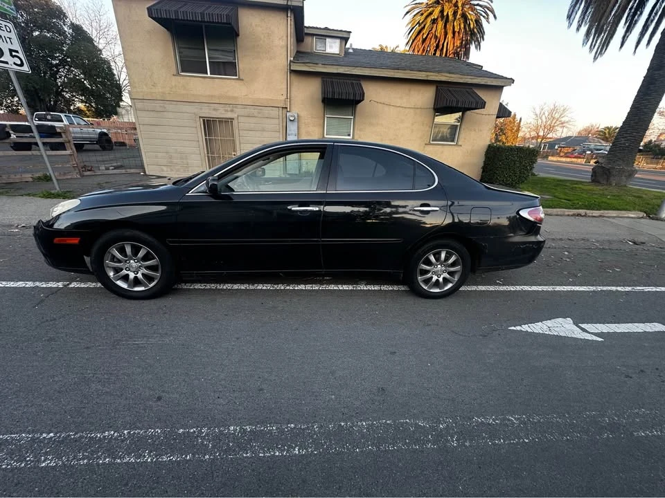 2003 Lexus ES 3rd Gen - Image 2 of 4