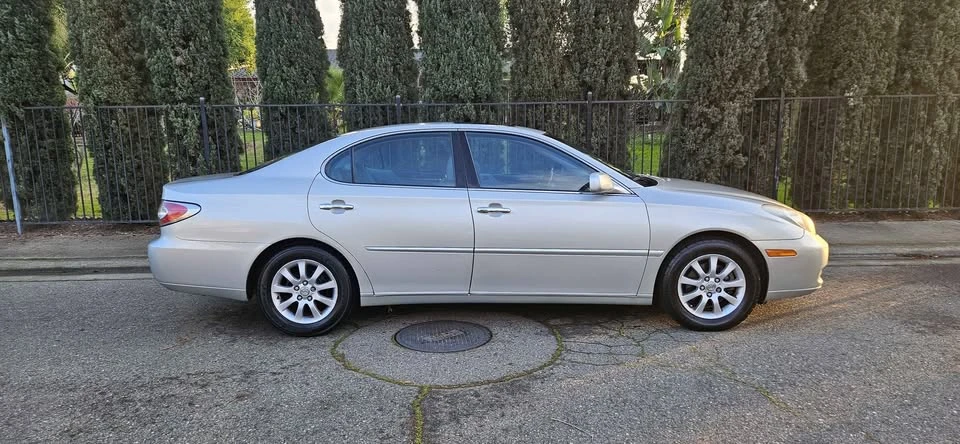 2003 Lexus ES 4th Gen - Image 2 of 13