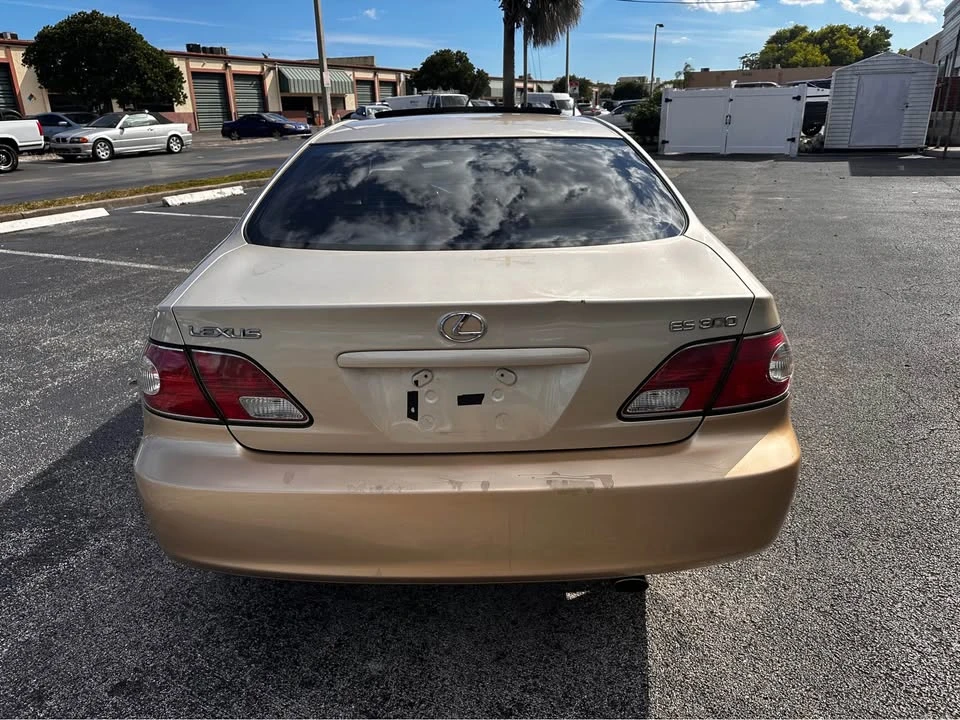 2003 Lexus ES 3rd Gen - Image 5 of 12