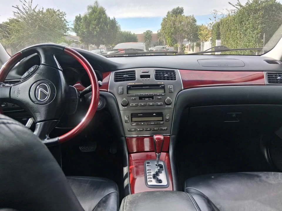 2003 Lexus ES 3rd Gen - Image 8 of 15