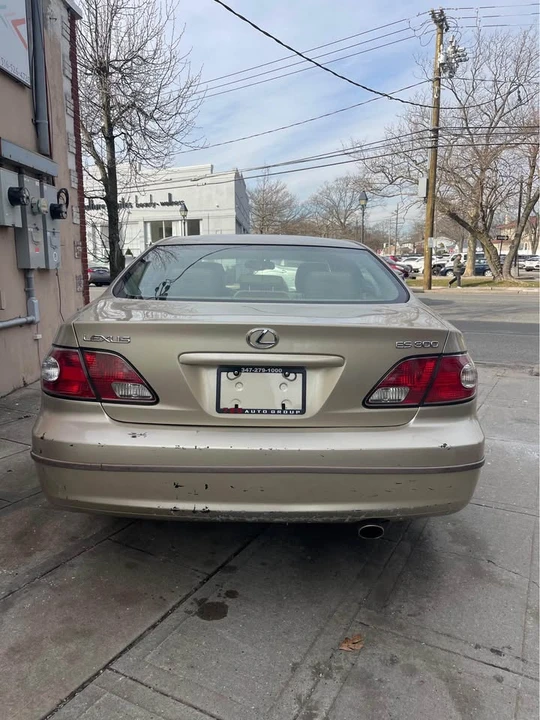 2003 Lexus ES 3rd Gen - Image 5 of 13