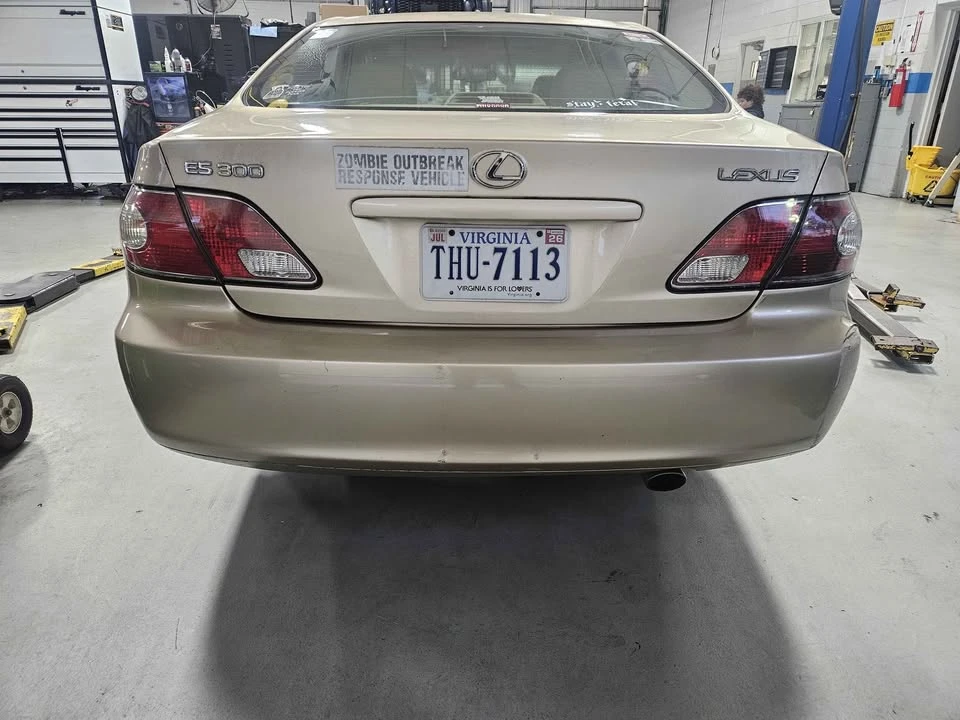 2003 Lexus ES 3rd Gen - Image 4 of 19