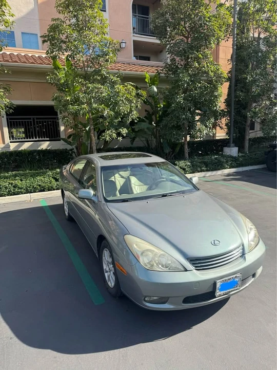 2003 Lexus ES 3rd Gen - Image 2 of 17