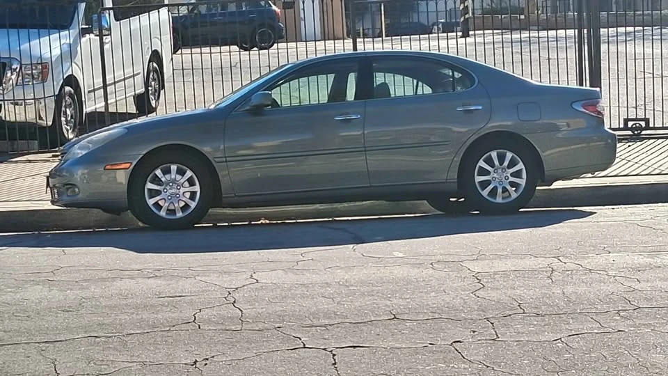 2003 Lexus ES 3rd Gen - Image 3 of 18