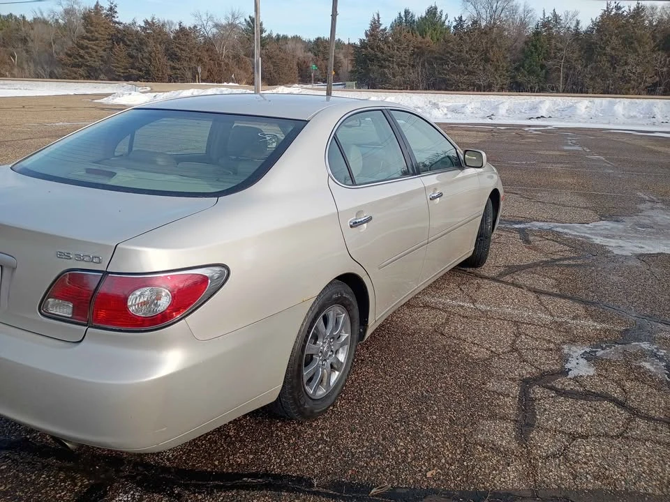 2003 Lexus ES 4th Gen - Image 5 of 17