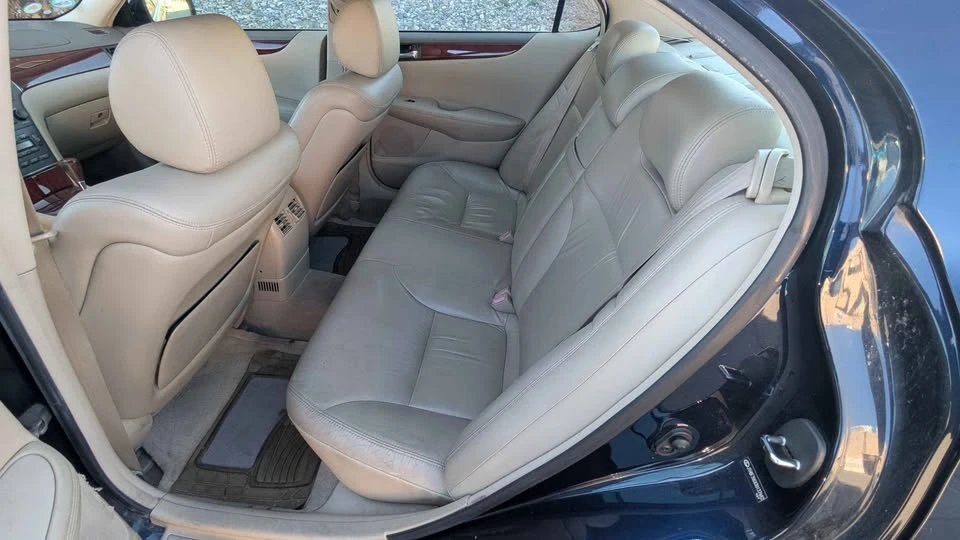 2003 Lexus ES 4th Gen - Image 9 of 13