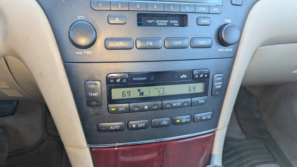 2003 Lexus ES 4th Gen - Image 12 of 13