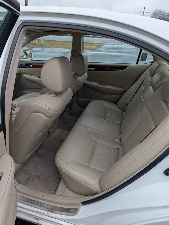 2003 Lexus ES 4th Gen - Image 10 of 13
