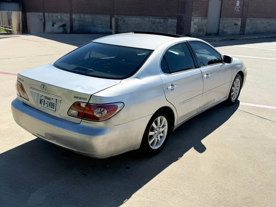 2003 Lexus ES 4th Gen - Image 3 of 11