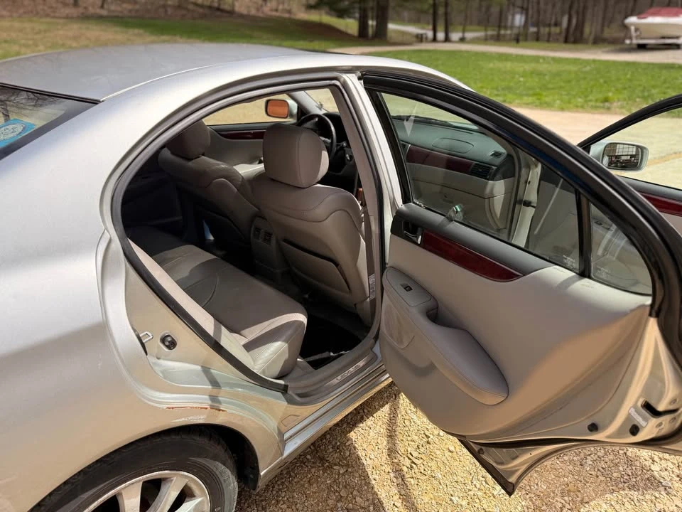 2003 Lexus ES 4th Gen - Image 8 of 13