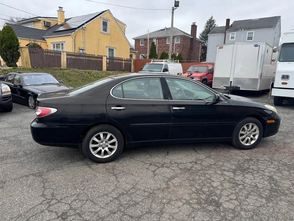 2003 Lexus ES 4th Gen - Image 2 of 10