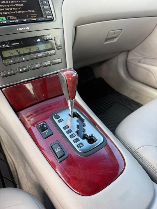 2003 Lexus ES 4th Gen - Image 14 of 17