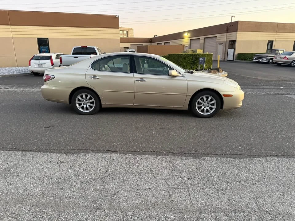 2003 Lexus ES 4th Gen - Image 2 of 8