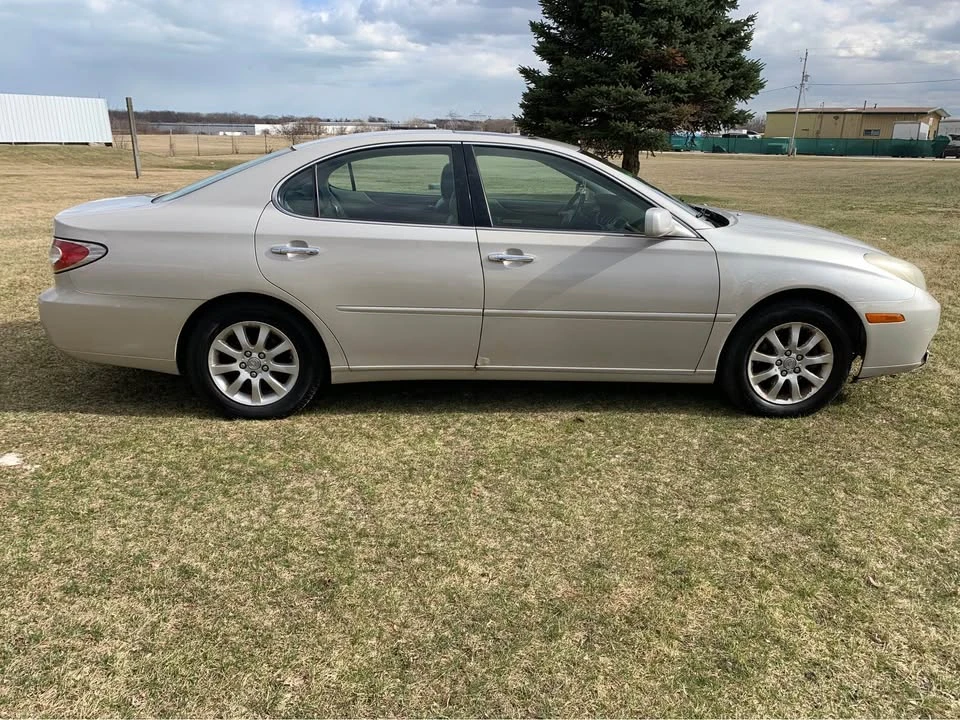 2003 Lexus ES 4th Gen - Image 2 of 4