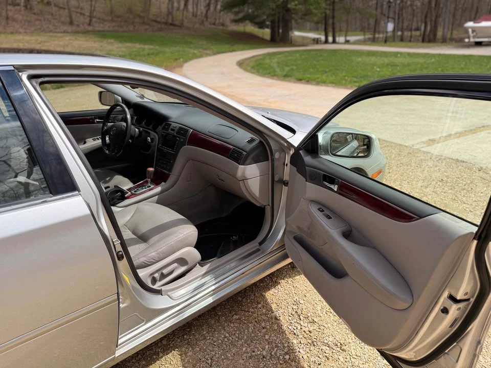 2003 Lexus ES 4th Gen - Image 6 of 13