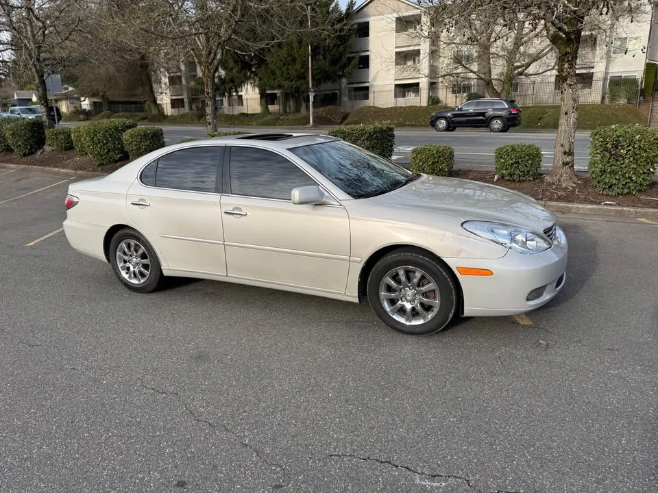 2003 Lexus ES 4th Gen - Image 2 of 15