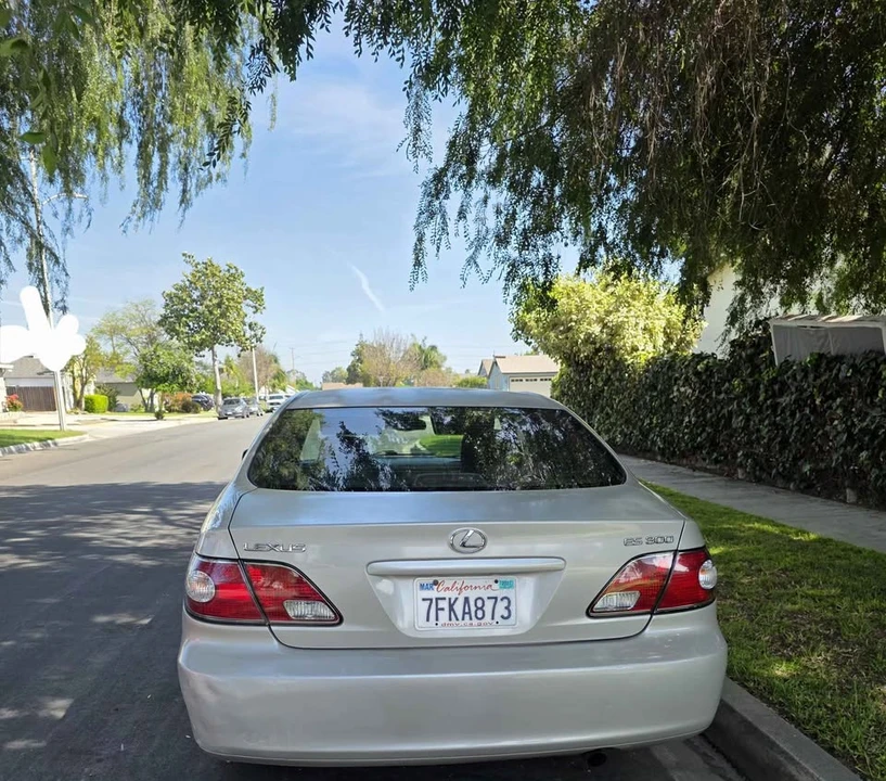 2003 Lexus ES 4th Gen - Image 2 of 8
