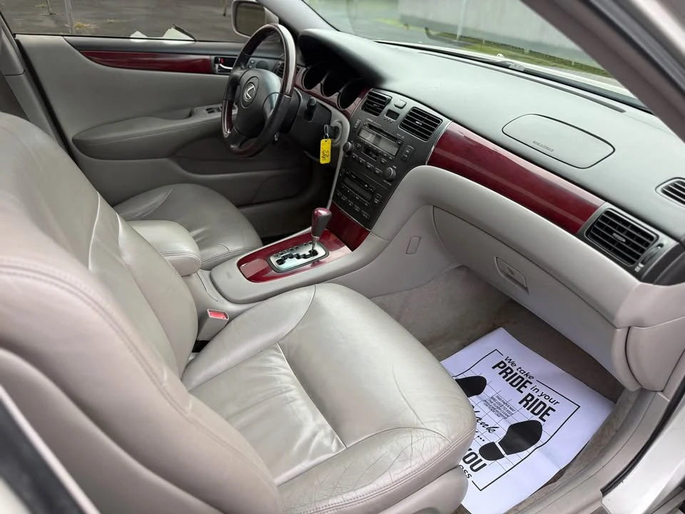 2003 Lexus ES 4th Gen - Image 11 of 15