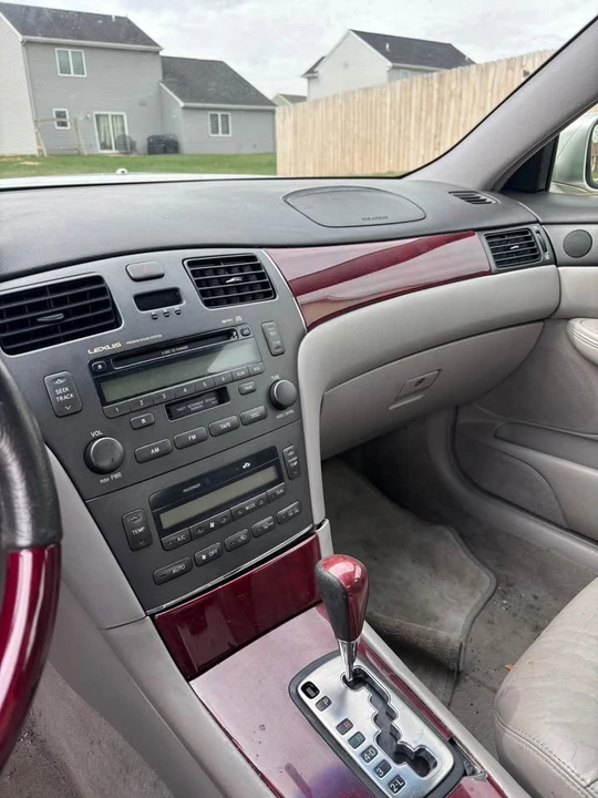 2003 Lexus ES 4th Gen - Image 10 of 14