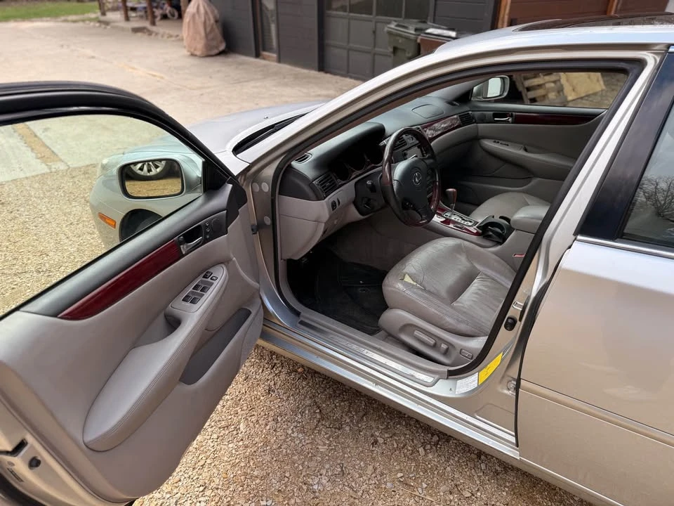 2003 Lexus ES 4th Gen - Image 5 of 13