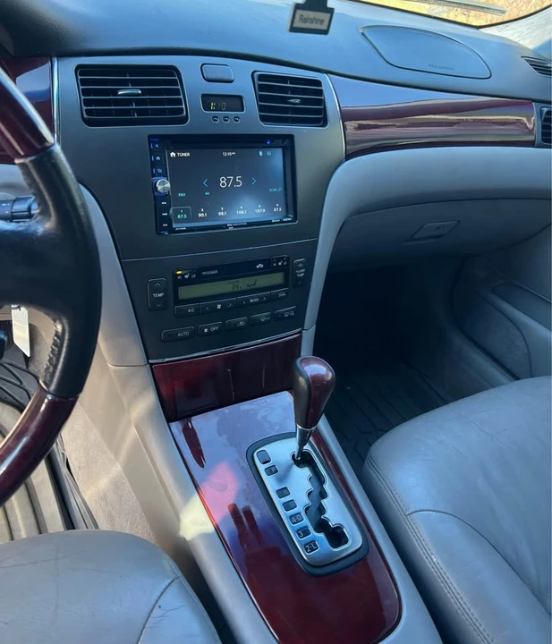 2003 Lexus ES 4th Gen - Image 8 of 11