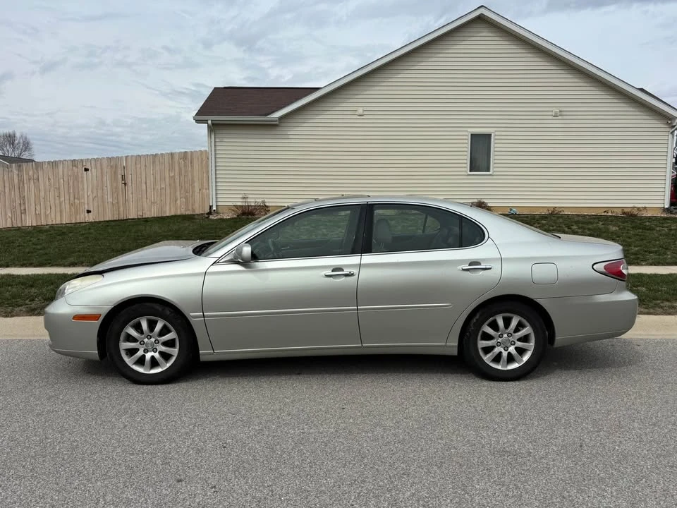 2003 Lexus ES 4th Gen - Image 2 of 14