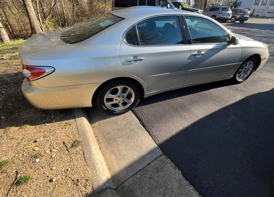 2003 Lexus ES 4th Gen - Image 2 of 18