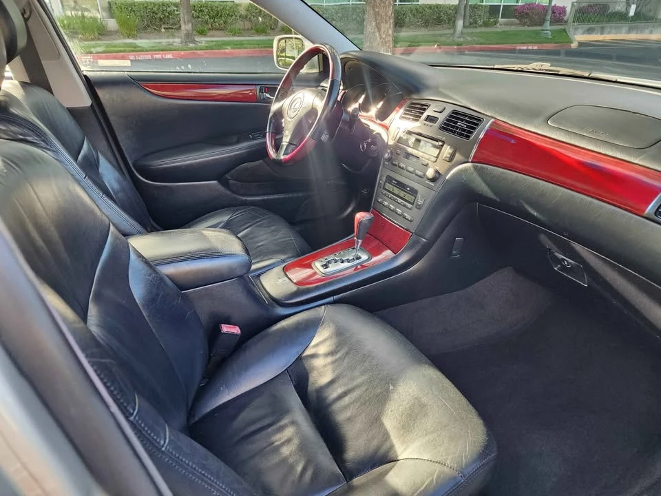2003 Lexus ES 4th Gen - Image 9 of 14
