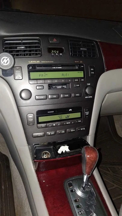 2003 Lexus ES 4th Gen - Image 4 of 10
