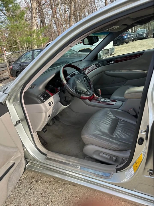 2003 Lexus ES 4th Gen - Image 2 of 11