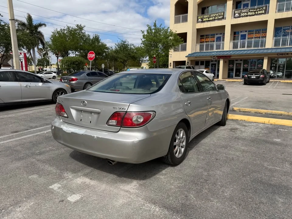 2003 Lexus ES 4th Gen - Image 4 of 8