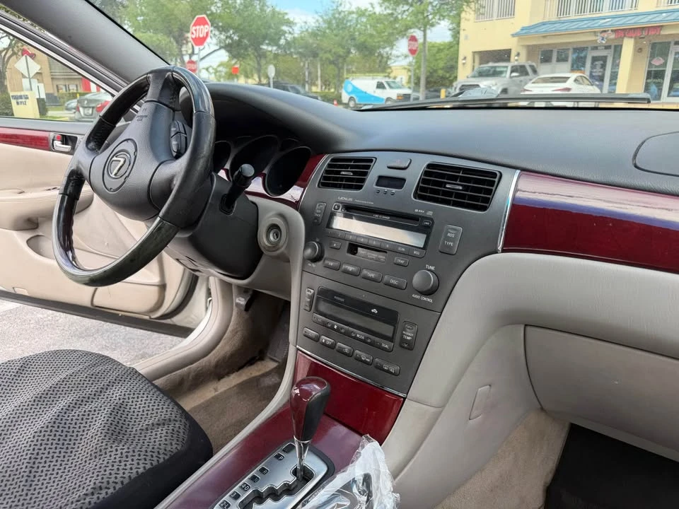 2003 Lexus ES 4th Gen - Image 5 of 8